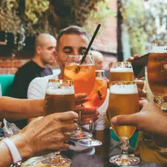 Czy picie alkoholu to grzech ciężki? Odkryj prawdę o moralności