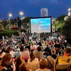 Gdzie grają film Polityka w Warszawie? Sprawdź najlepsze kina!