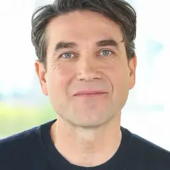 Marcin Dorociński jako polski aktor w Gambicie królowej – jego rola i znaczenie