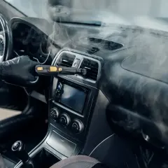 Czym czyścić auto w środku? Poradnik: profesjonalny efekt DIY