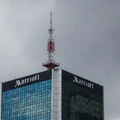 Kiedy powstał hotel Marriott w Warszawie? Historia i ciekawostki