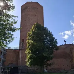 Zamek w Kruszwicy: Fascynująca historia i tajemnice, które musisz poznać