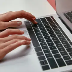 Jak naprawić myszkę w laptopie - skuteczne sposoby na problemy z touchpadem