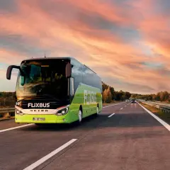Zielona autostrada Flixbus z kodem rabatowym 15. Podróżuj taniej i wygodniej!