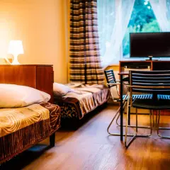 Jak wygląda nocleg w hostelu? Odkryj komfort i tanie opcje zakwaterowania