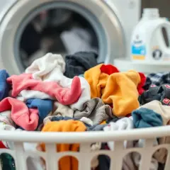 Pralka brudzi ubrania? Poznaj przyczyny i skuteczne rozwiązania