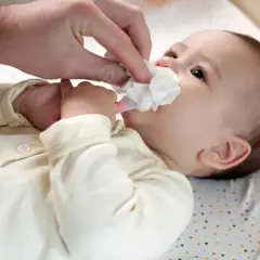 Ulewanie przez nos u niemowląt: Czy to groźne? Skuteczne porady!