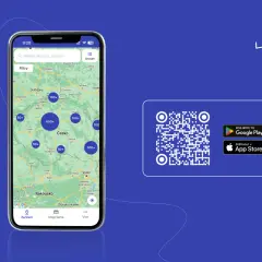 Telefon z aplikacją mapy pokazującą lokalizacje z liczbami, obok kod QR i przyciski pobierania aplikacji.