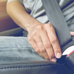Kiedy wprowadzono pasy bezpieczeństwa i jak zmieniły nasze życie