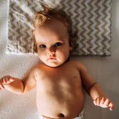 Rozwój 4-miesięcznego dziecka: zabawy, skok i co potrafi maluch?