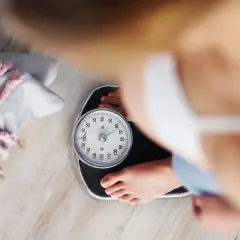 Monitoraggio aumento peso in gravidanza mese per mese con bilancia.
