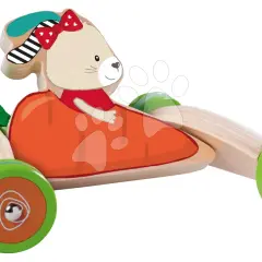 Uroczy drewniany samochodzik w kształcie marchewki z króliczkiem w środku.