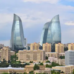 Nowoczesne wieżowce w Baku, stolicy Azerbejdżanu. Ceny nieruchomości w tym dynamicznie rozwijającym się mieście są wysokie.
