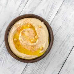 Hummus w diecie: jeść czy unikać? Prawda o kaloriach i odchudzaniu
