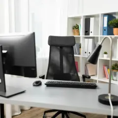 Komputer nie widzi monitora? Rozwiąż problem krok po kroku!