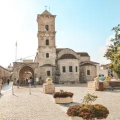 Larnaka: Co warto zobaczyć? Przewodnik po atrakcjach i plażach