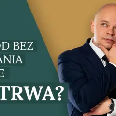 Mężczyzna w garniturze zastanawia się nad pytaniem: "Rozwód bez orzekania o winie ile trwa?".