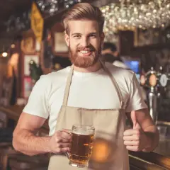 Co robi barman? Odkryj tajniki pracy i obowiązki barmana