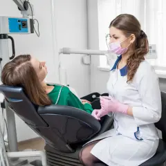 Co robi dentysta? Kompleksowy przewodnik po zdrowym uśmiechu.