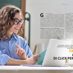 Giovane biologa sorride mentre consulta un tablet, con un testo sui crediti ECM per biologi in primo piano.