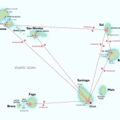 Mapa wysp Zielonego Przylądka z zaznaczonymi połączeniami lotniczymi i promowymi. Planując podróż, warto sprawdzić, kiedy jechać na te malownicze wyspy.