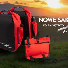 Czarne i czerwone sakwy rowerowe, gotowe na wyprawę. Idealne na bagażnik, by zabrać wszystko, co potrzebne.