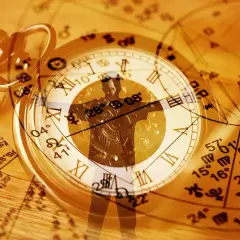 Zegar kieszonkowy na tle wykresów astrologicznych. 25 października znak zodiaku to Skorpion, symbolizujący tajemnicę i transformację.