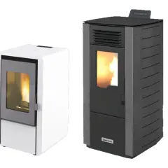 Två moderna pelletskaminer, en vit och en mörkgrå, med synliga lågor. Perfekt för en mysig vinter med pelletskamin rea!