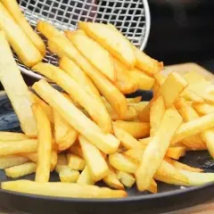 Jak zrobić frytki na patelni - proste przepisy na idealne frytki