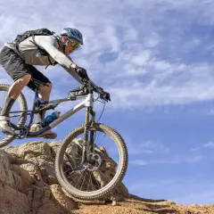 Mountain biker tackling rocky terrain, showcasing the impressive capabilities of the Fox 34 performance review.