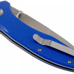 Navaja Maserín azul con clip metálico para el cinturón. Hoja plateada parcialmente visible.
