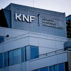 Budynek KNF. Komisja Nadzoru Finansowego monitoruje sytuację banków, tworząc listę banków zagrożonych.