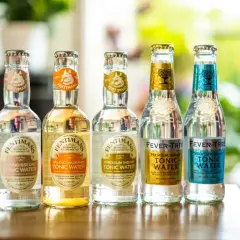 Pięć butelek toniku: Fentimans Connoisseurs, Fentimans Valencian Orange, Fentimans Premium Indian, Fever-Tree Premium Indian i Fever-Tree Mediterranean. Idealne do drinków z ginem.