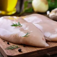 Ile gotować mięso z kurczaka, aby było soczyste i delikatne?