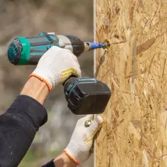 Płyta OSB z czego jest zrobiona? Odkryj sekrety jej produkcji