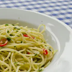 Spaghetti Aglio e Olio: Prosty przepis na kremową klasykę!