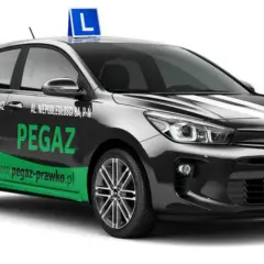 Twój pierwszy krok po egzaminie. Jak pewnie rozpocząć przygodę z prawem jazdy?