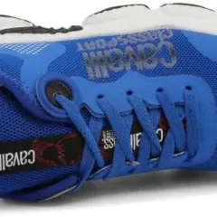 Scarpe sportive blu e bianche da uomo Cavalli Class, perfette per un look casual e dinamico.