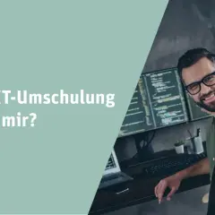 Ein Mann zwinkert vor mehreren Bildschirmen mit Code. Er überlegt, welche IT-Umschulung nebenberuflich am besten zu ihm passt.