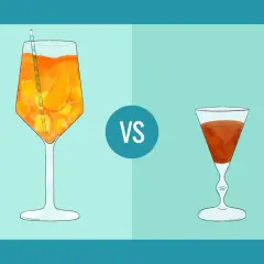 Zwei Gläser mit Getränken, ein großer Aperol Spritz und ein kleinerer, dunklerer Drink. Das Gegenteil eines leichten Aperitifs?