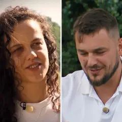 Kobieta z kręconymi włosami i mężczyzna z zarostem, uczestnicy programu "Rolnik szuka żony 10", patrzą w różne strony.