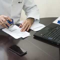 Ile kosztuje lekarz na prawo jazdy? Sprawdź cenę i procedurę
