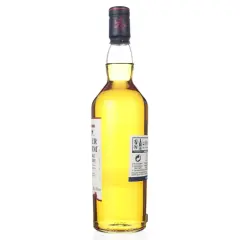 Bouteille de whisky Talisker Dark Storm, ambré, avec étiquette blanche et rouge. Le bouchon est bleu marine avec un lion rouge.