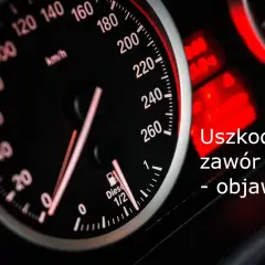 Zbliżenie na deskę rozdzielczą Toyoty Avensis 2.0 D4D. Widoczny prędkościomierz i wskaźnik paliwa. Tekst: "Uszkodzony zawór EGR - objawy".