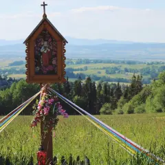 Ile trwa majówka w kościele? Zaskakujące różnice regionalne!