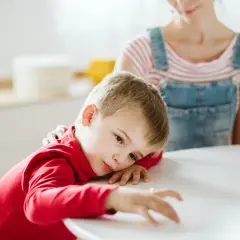 Jak wyciszyć dziecko z ADHD? Skuteczne strategie dla rodziców