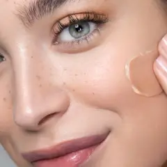 Primer: la base perfetta per un incarnato impeccabile. La sua texture leggera prepara la pelle al trucco.