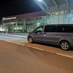 Dojazd z Lotniska Chopina do hoteli: Wybierz najlepszy transport!