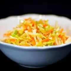 Salade de chou chinois : recette facile, croquante et savoureuse