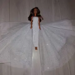Uszyj suknię ślubną dla Barbie: Od pomysłu do kreacji!